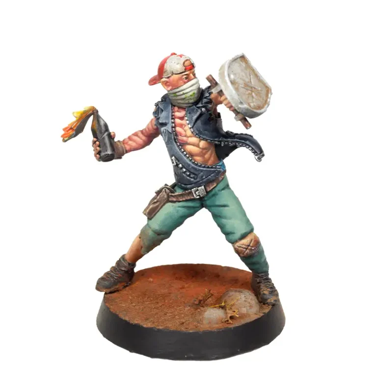 Ascua con cóctel Molotov, pistola y escudo